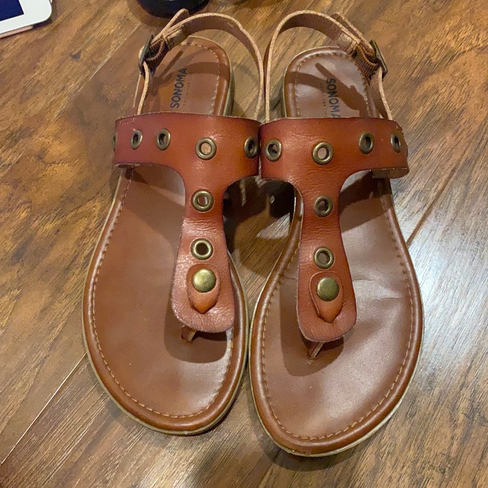 Brown Sandals. Size 8.